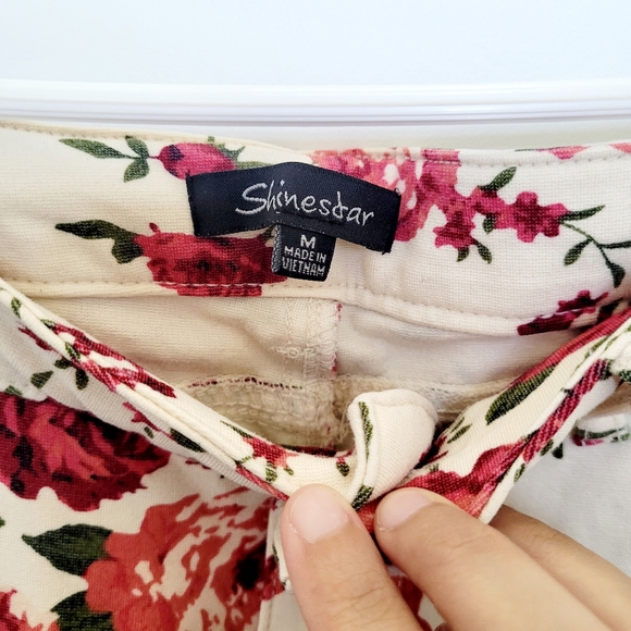 Shinestar Stretchy Flattering Red Pink Floral Rose Skinny Jean Jeggings Medium - Picture 4 of 11